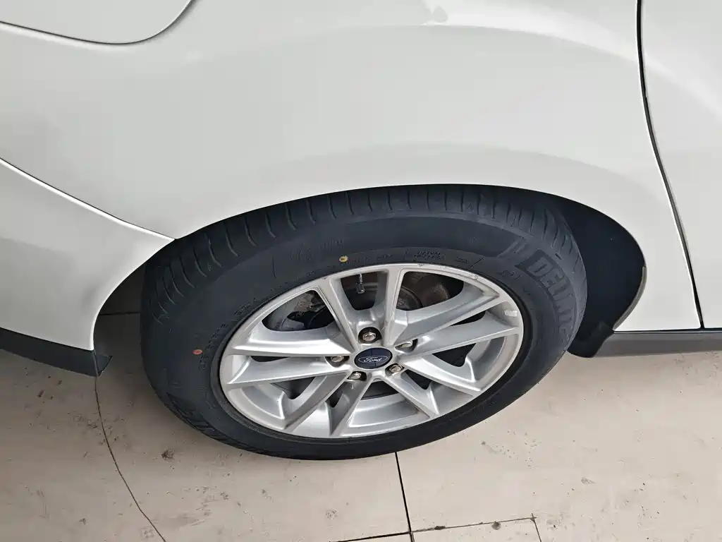 Focus 2018 hatchback classic 1.6L automatic comfort smart mobility version купить на сайте DeffCars