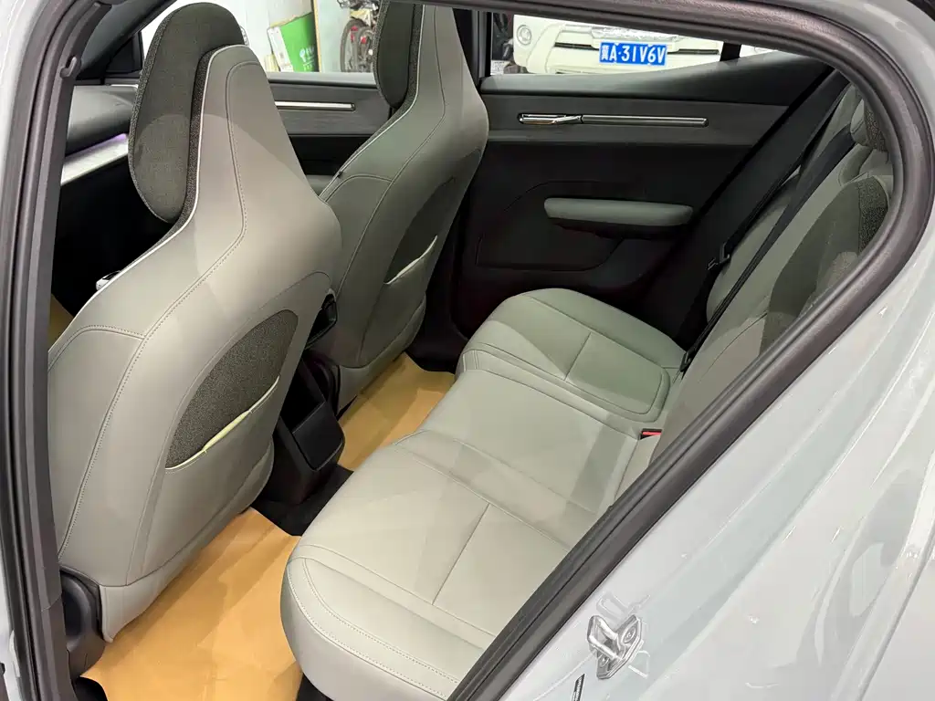 Volvo EX30 2026 CrossCountry dual-motor four-wheel drive high-performance version Ultra купить на сайте DeffCars