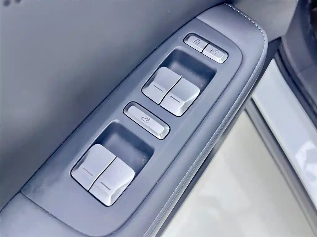 Xpeng G6 2025 model 625 long battery life Max flagship version купить на сайте DeffCars