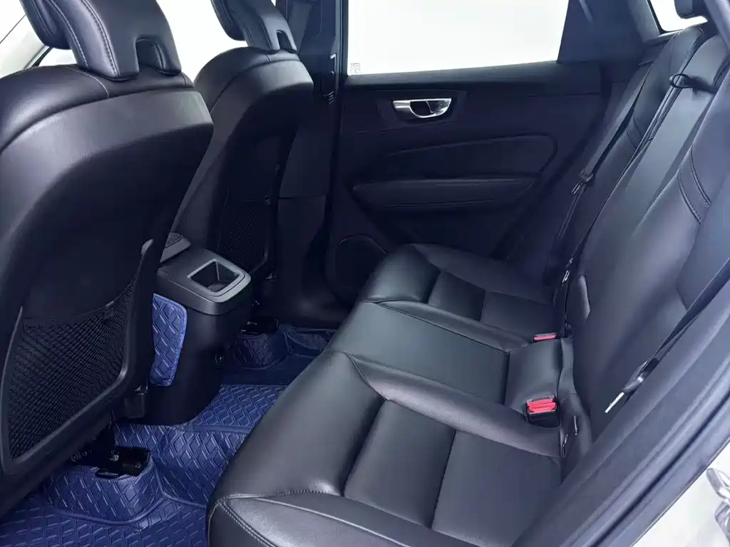 Volvo XC60 2022 B5 four-wheel drive Zhiyi Luxury Edition купить на сайте DeffCars