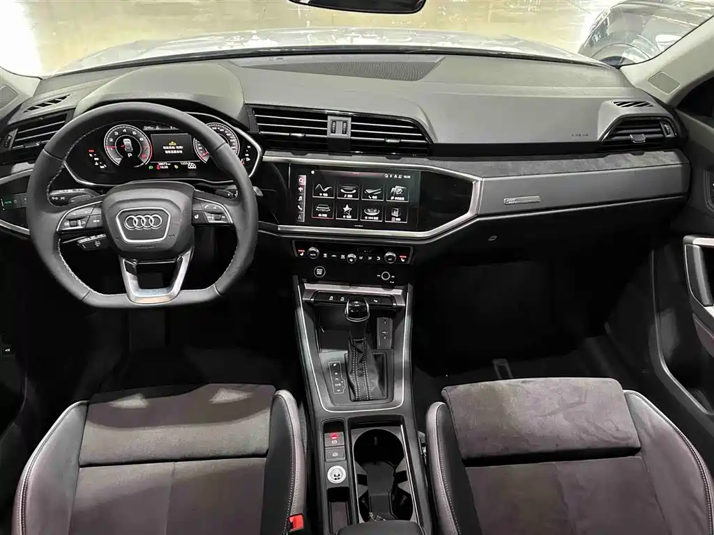 Audi Q3 2022 35 TFSI Fashionable and Dynamic купить на сайте DeffCars