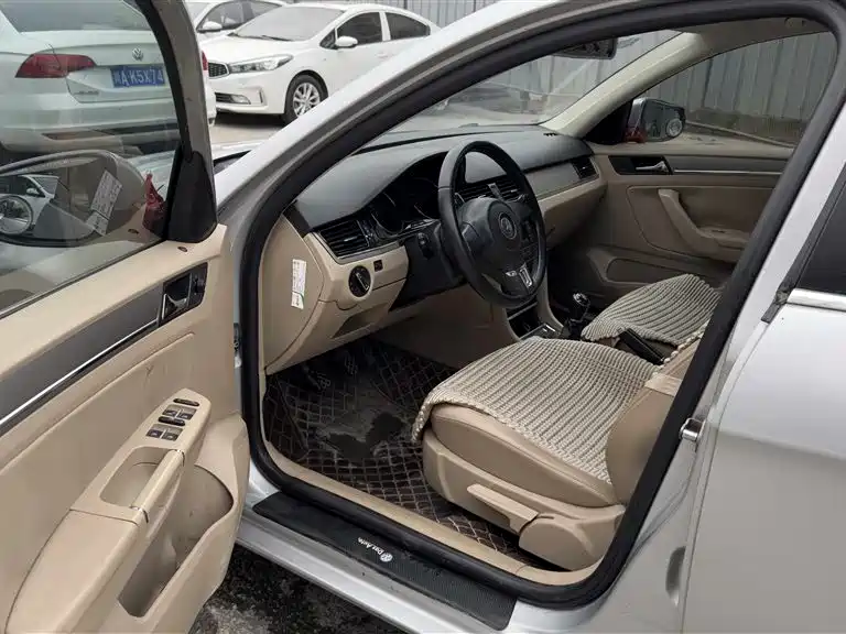 Bora 2014 1.6L manual comfort type купить на сайте DeffCars