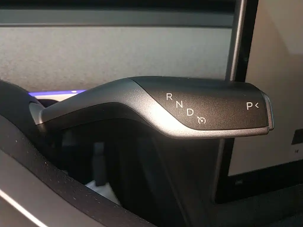 Model Y 2024 rear-wheel drive version купить на сайте DeffCars