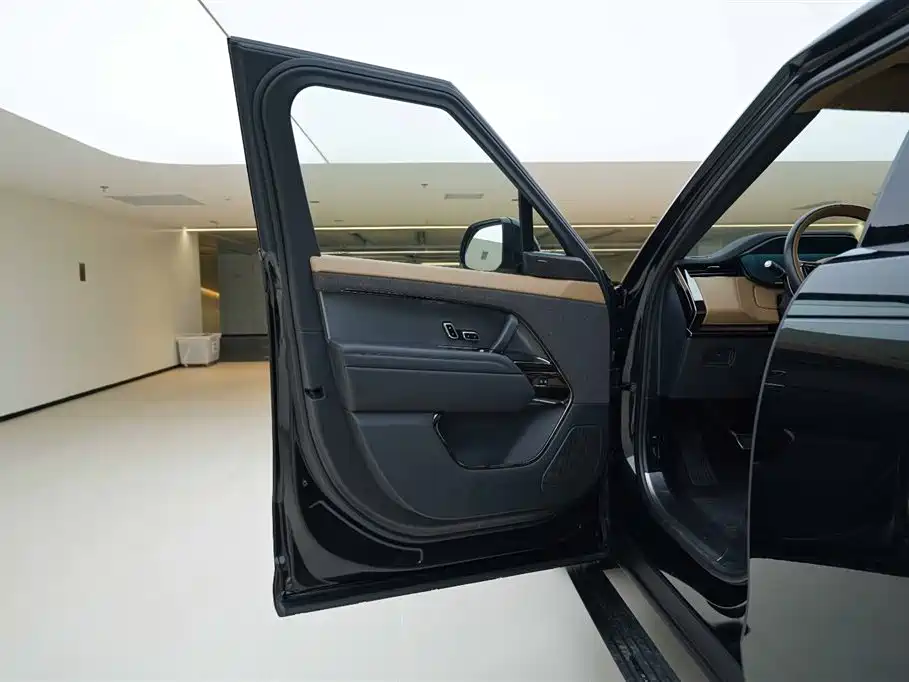 Range Rover Sport 2023 400PS Dynamic SE купить на сайте DeffCars