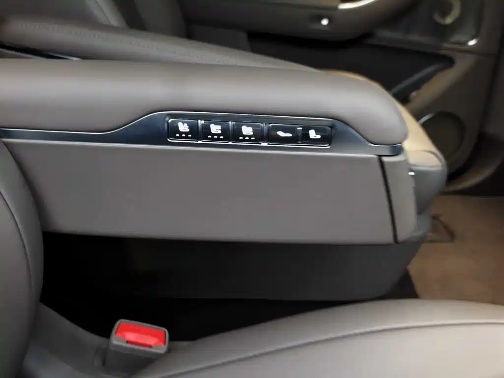 Wenjie M8 2025 pure electric Max+ six-seat long-range version купить на сайте DeffCars