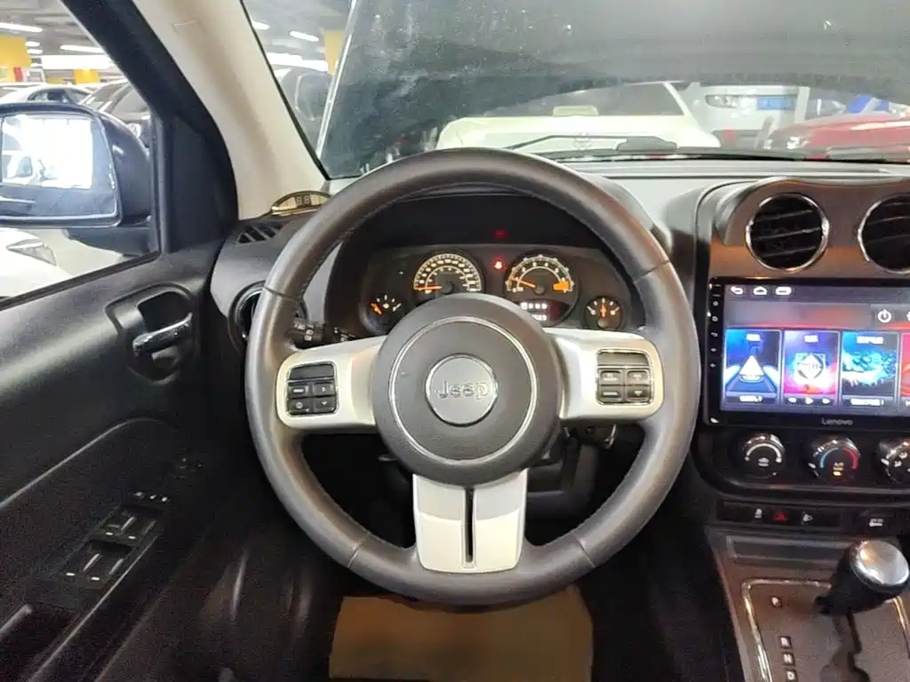 Compass imported 2014 facelift 2.0L two-wheel drive aggressive version купить на сайте DeffCars