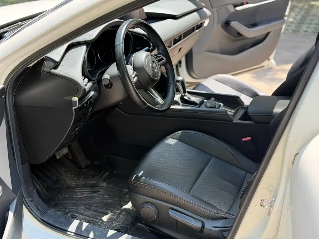 Mazda3 Angkesela 2020 2.0L Automatic Premium Edition купить на сайте DeffCars