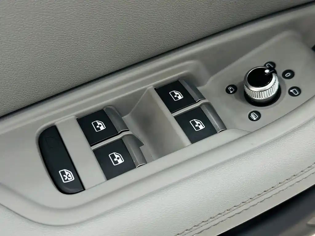 Audi A4L 2020 40 TFSI luxury and elegant model купить на сайте DeffCars