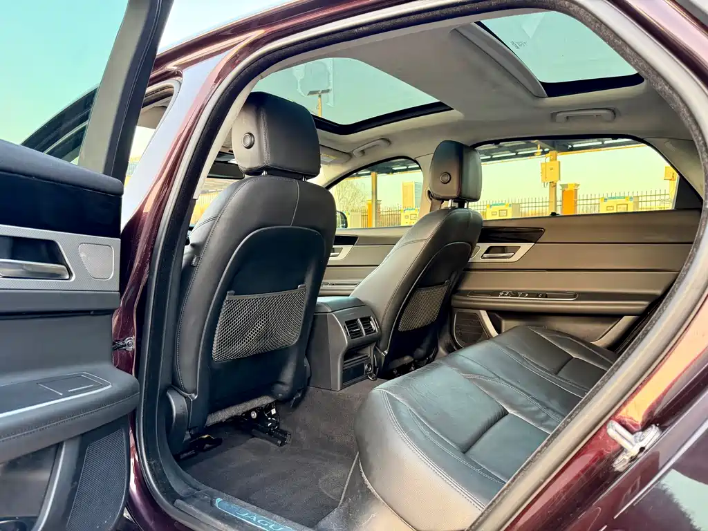 Jaguar XFL 2019 XFL 2.0T 200PS 2WD Fenghua Edition купить на сайте DeffCars