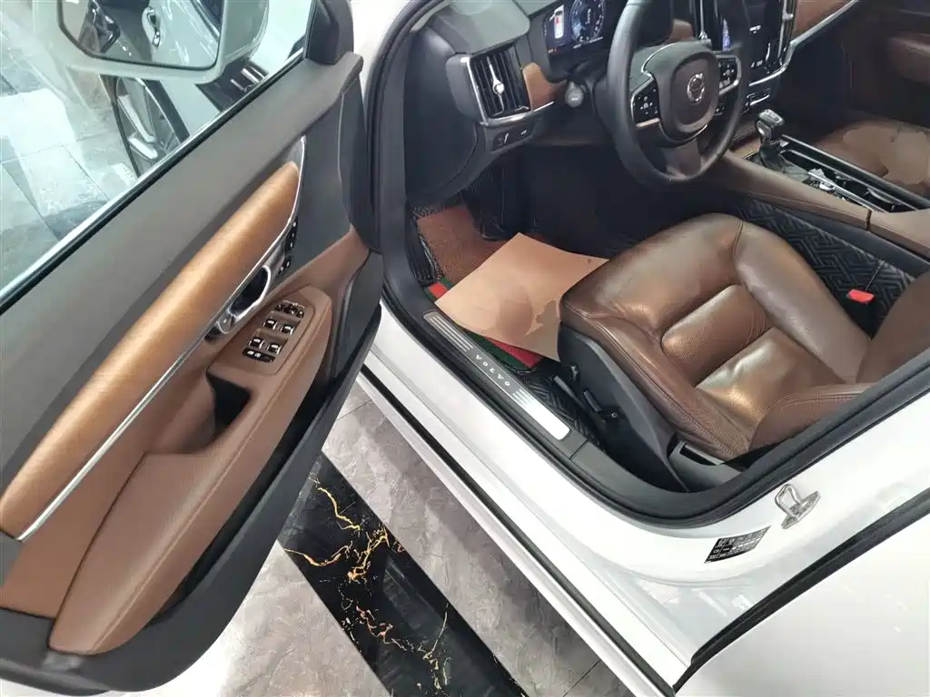 Volvo S90 2020 T5 Zhiyi Luxury Edition купить на сайте DeffCars