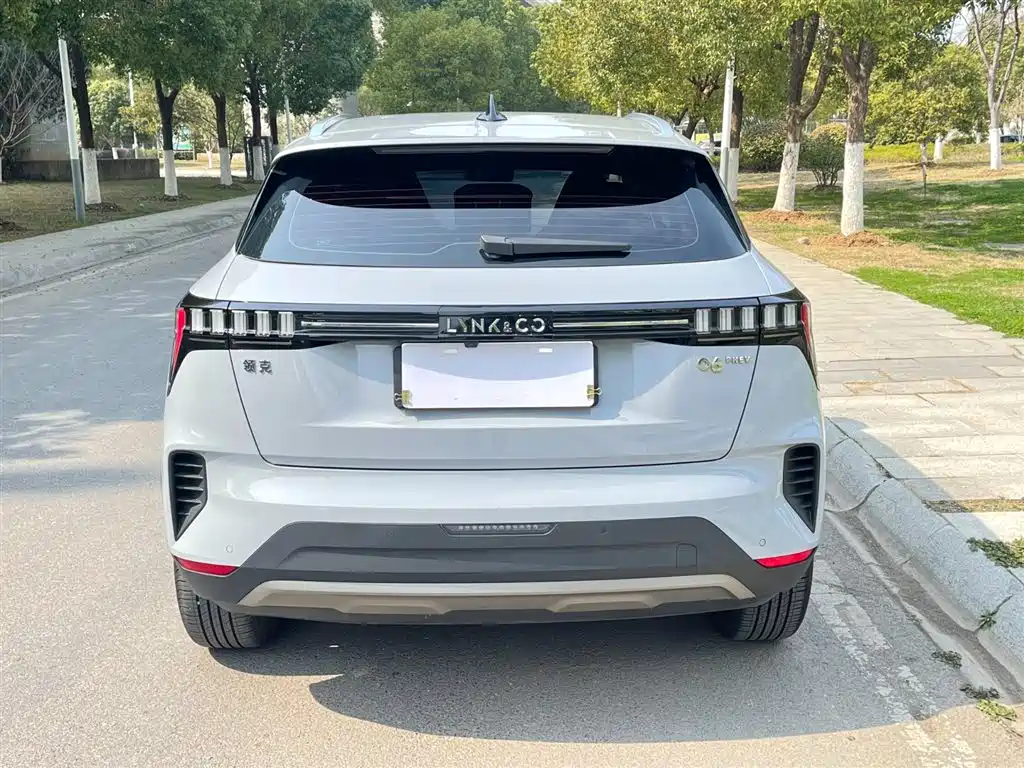 Lynk & Co 06 EM-P 2023 1.5T Remix PHEV Pro купить на сайте DeffCars