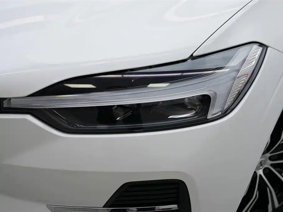 Volvo XC60 2022 B5 four-wheel drive Zhiyuan Deluxe Edition купить на сайте DeffCars