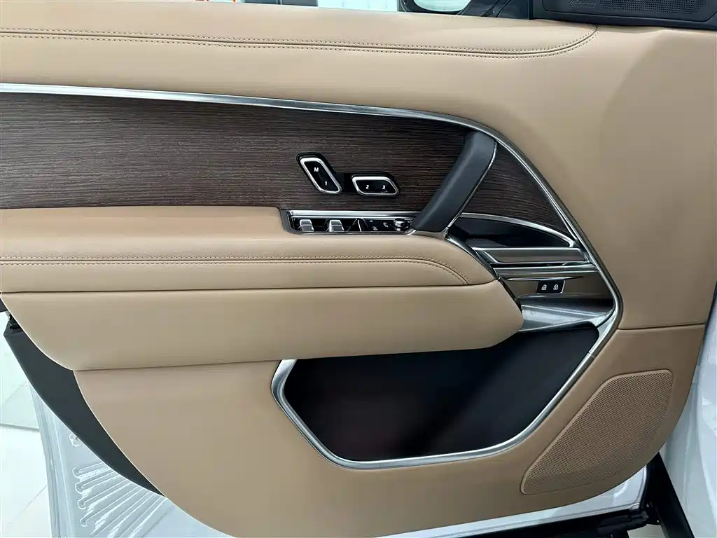 Range Rover 2023 3.0 L6 400PS Extended Edition купить на сайте DeffCars