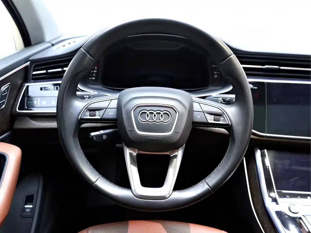 Audi Q7 2021 55 TFSI quattro S line sports version купить на сайте DeffCars