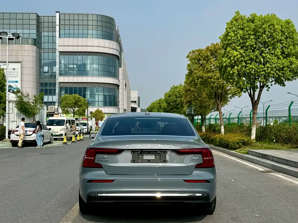 Volvo S60 2024 B4 Zhiyi Luxury Edition купить на сайте DeffCars