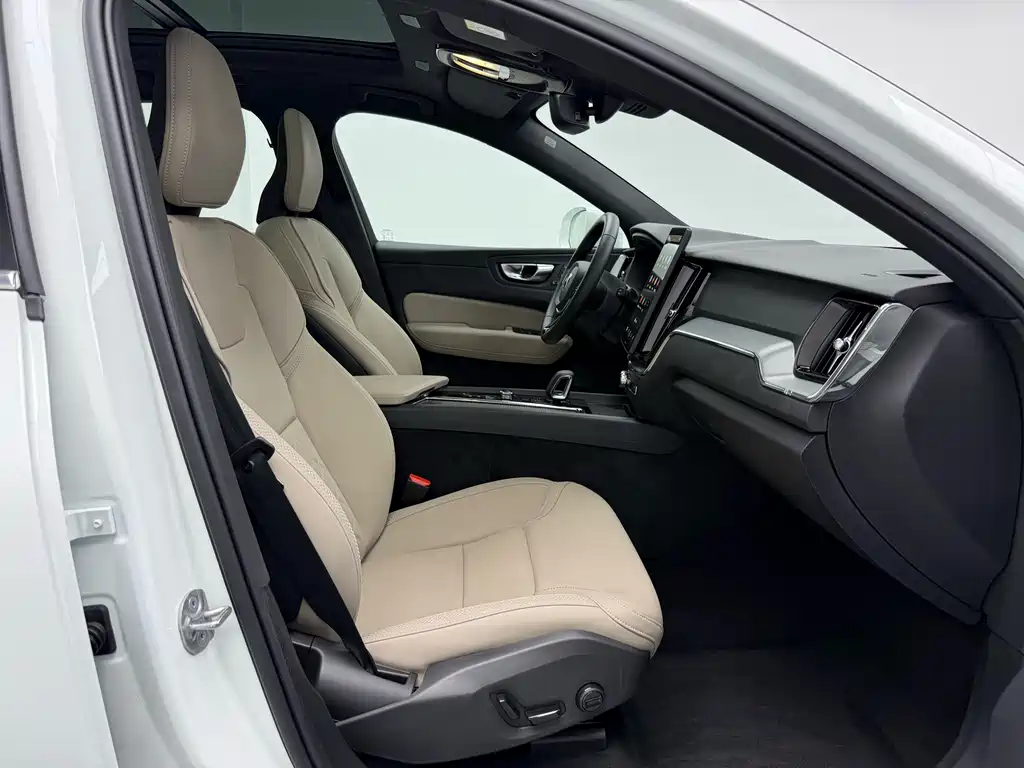 Volvo XC60 2026 B5 four-wheel drive Zhiyi Luxury Edition купить на сайте DeffCars