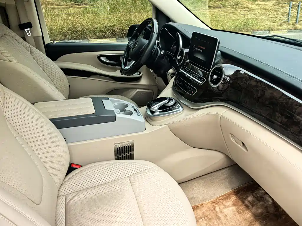 Mercedes-Benz V-Class 2018 V 260 L Premium Extended Edition National VI купить на сайте DeffCars