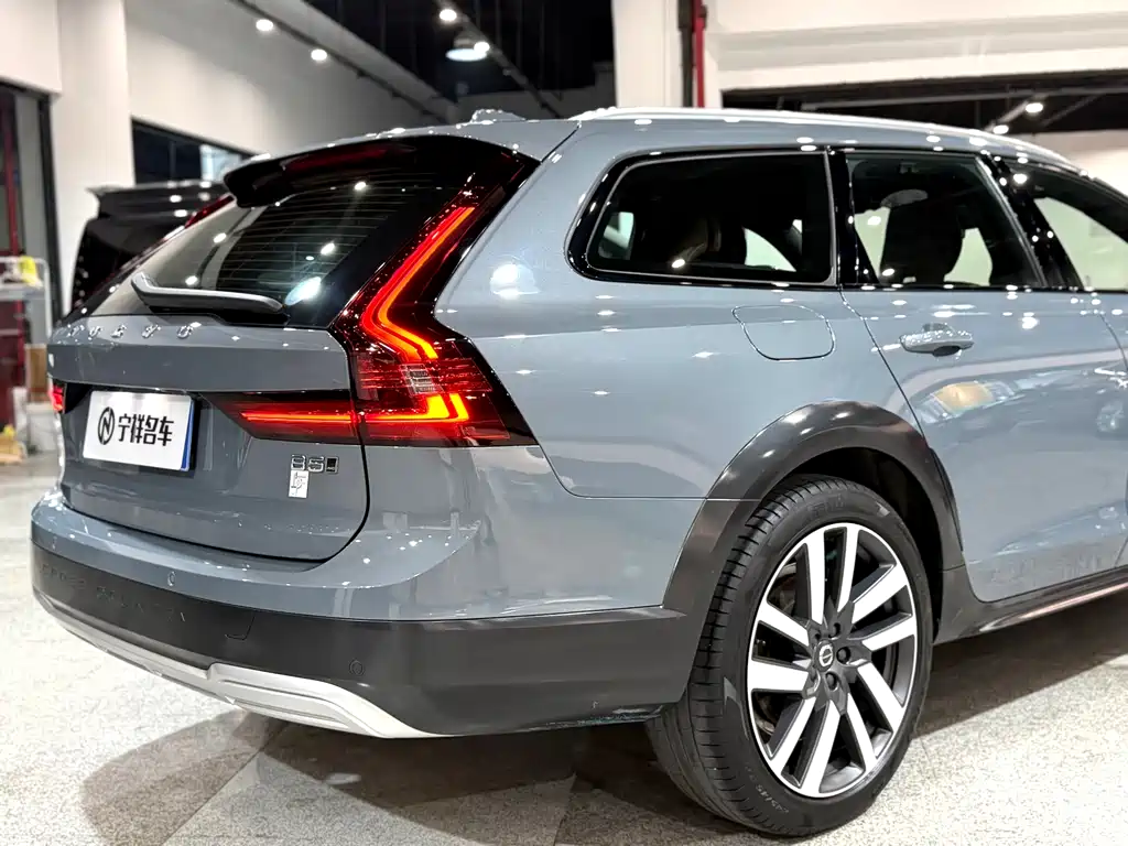 Volvo V90 2022 Cross Country B5 AWD Zhiyuan Edition купить на сайте DeffCars