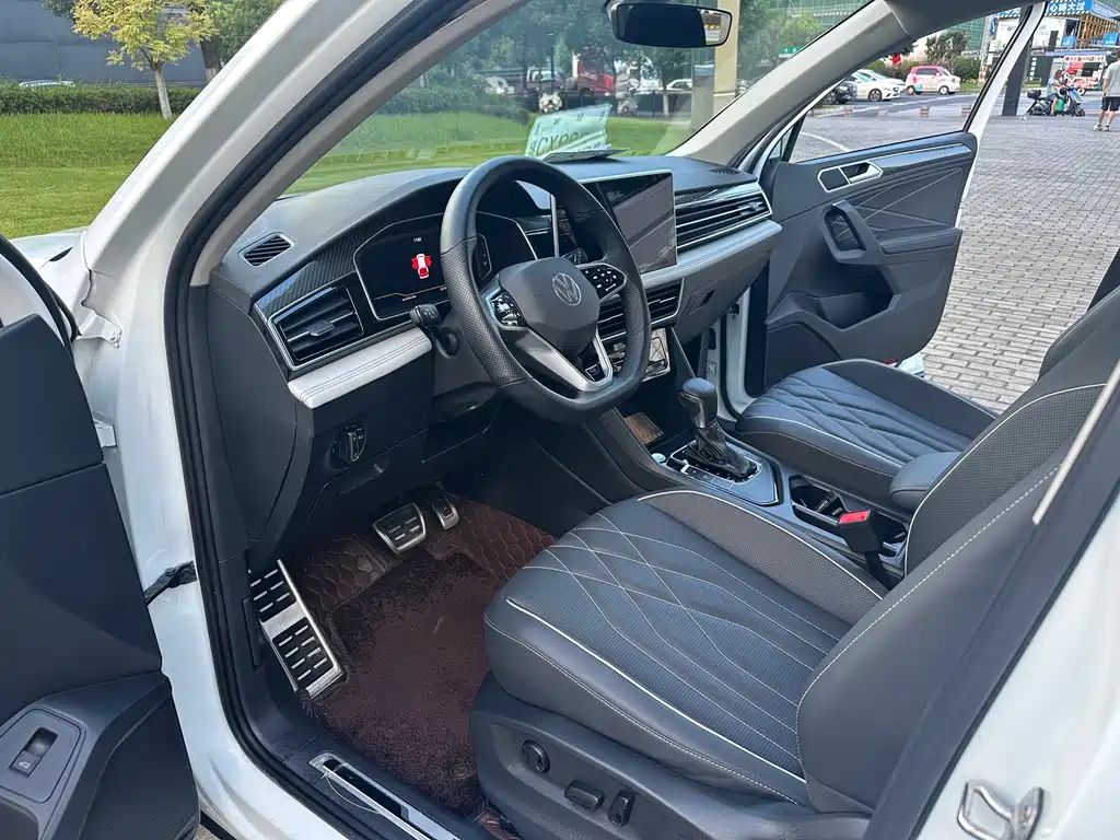 Tiguan L 2023 facelift 330TSI automatic two-wheel drive R-Line version купить на сайте DeffCars