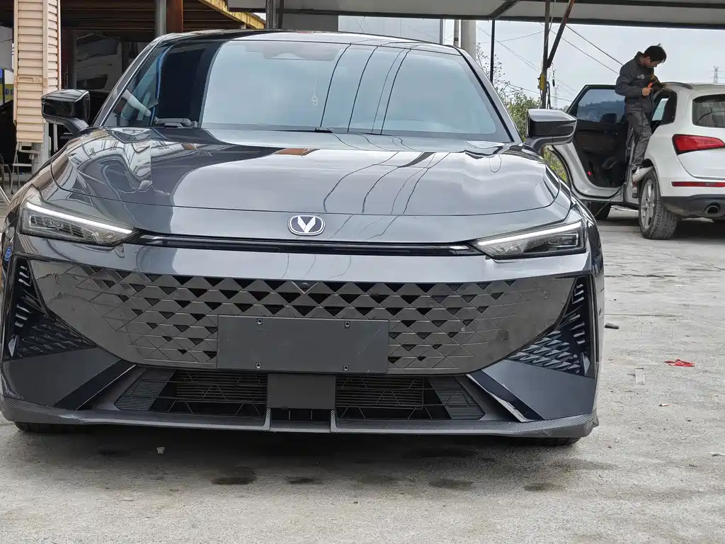 Changan UNI-V 2024 1.5T exclusive model купить на сайте DeffCars