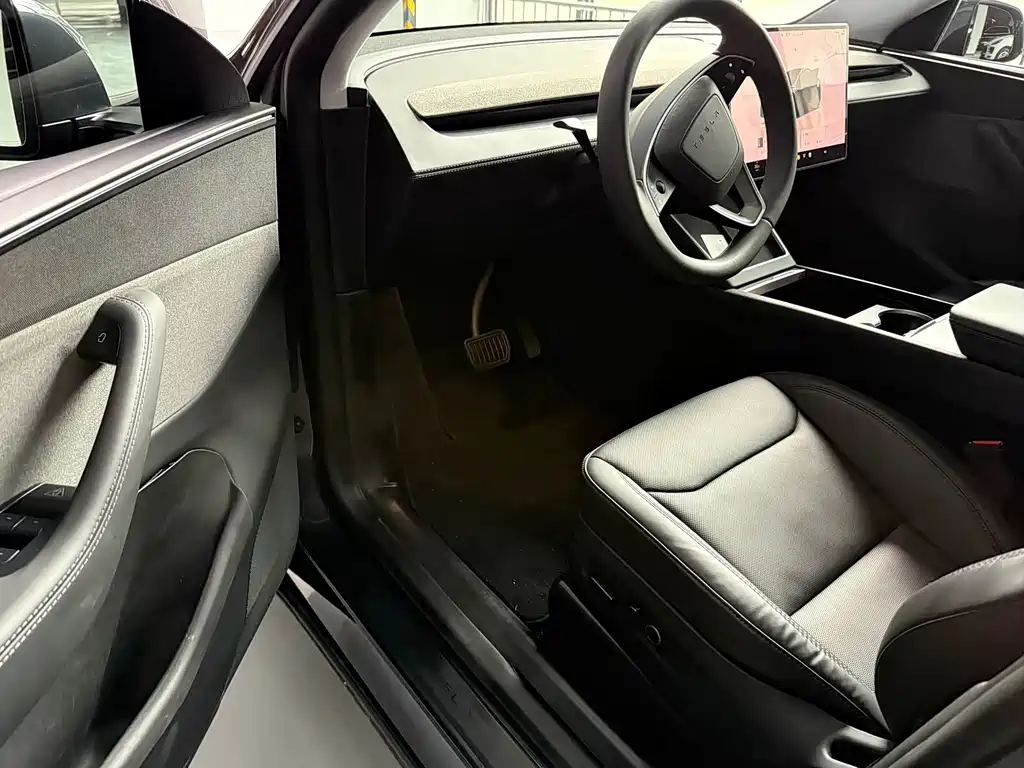 Model Y 2025 rear-wheel drive version купить на сайте DeffCars