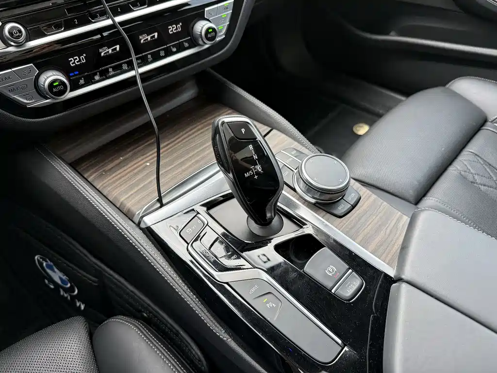 BMW 5 Series New Energy 2018 530Le Luxury Package купить на сайте DeffCars