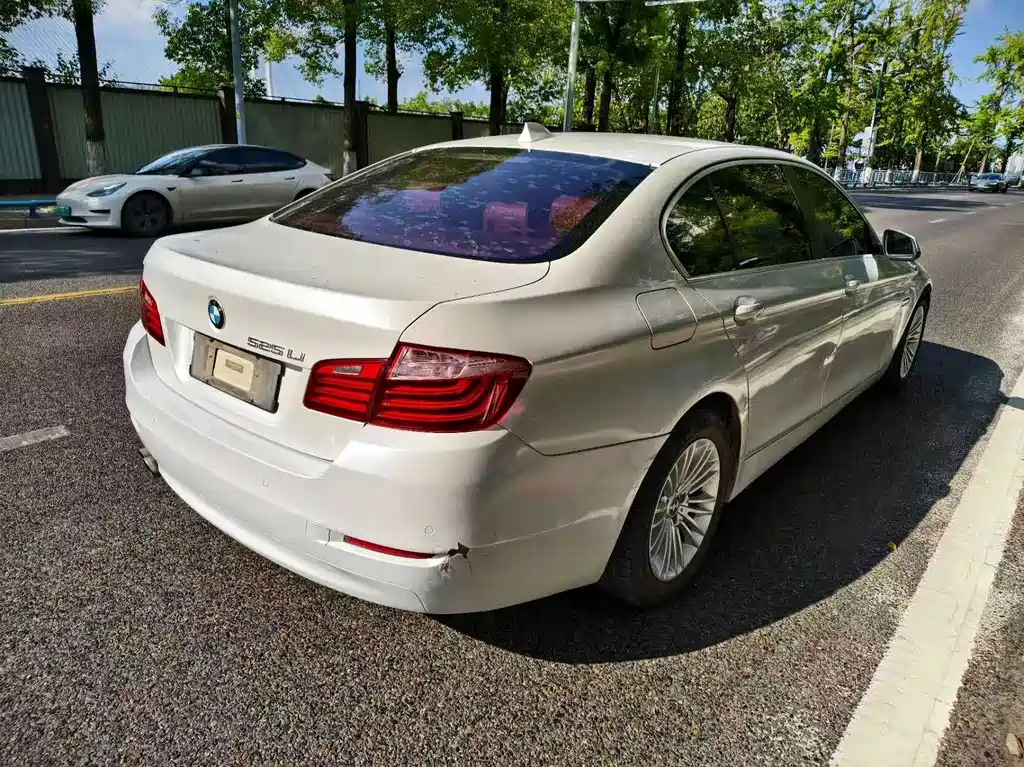 BMW 5 Series 2014 525Li Leading Model купить на сайте DeffCars