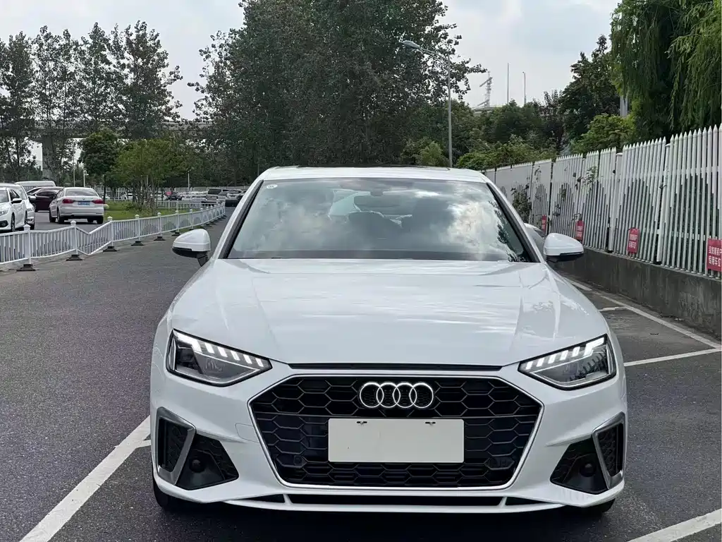 Audi A4L 2023 40 TFSI Fashionable and Dynamic купить на сайте DeffCars