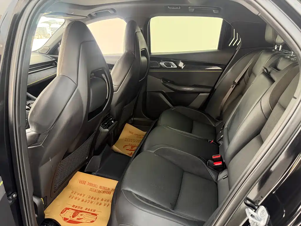 Lynk & Co 03 2023 1.5TD DCT Pro купить на сайте DeffCars