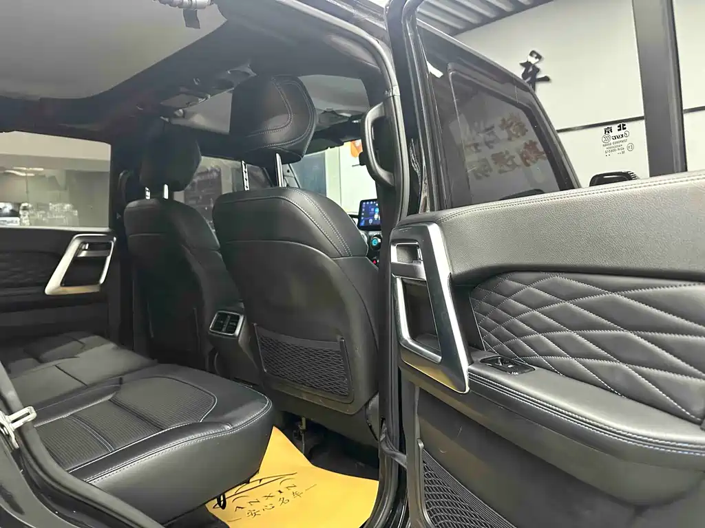 Beijing off-road BJ40 2020 2.0T automatic four-wheel drive city hunter version knight type купить на сайте DeffCars
