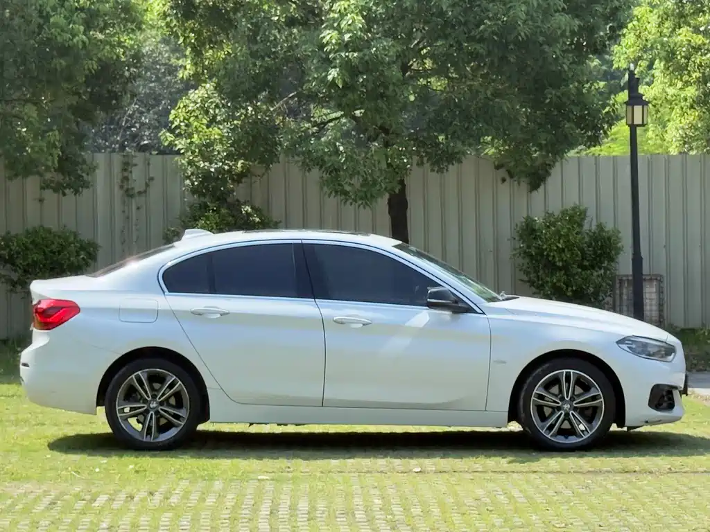 BMW 1 Series 2017 118i Sports купить на сайте DeffCars