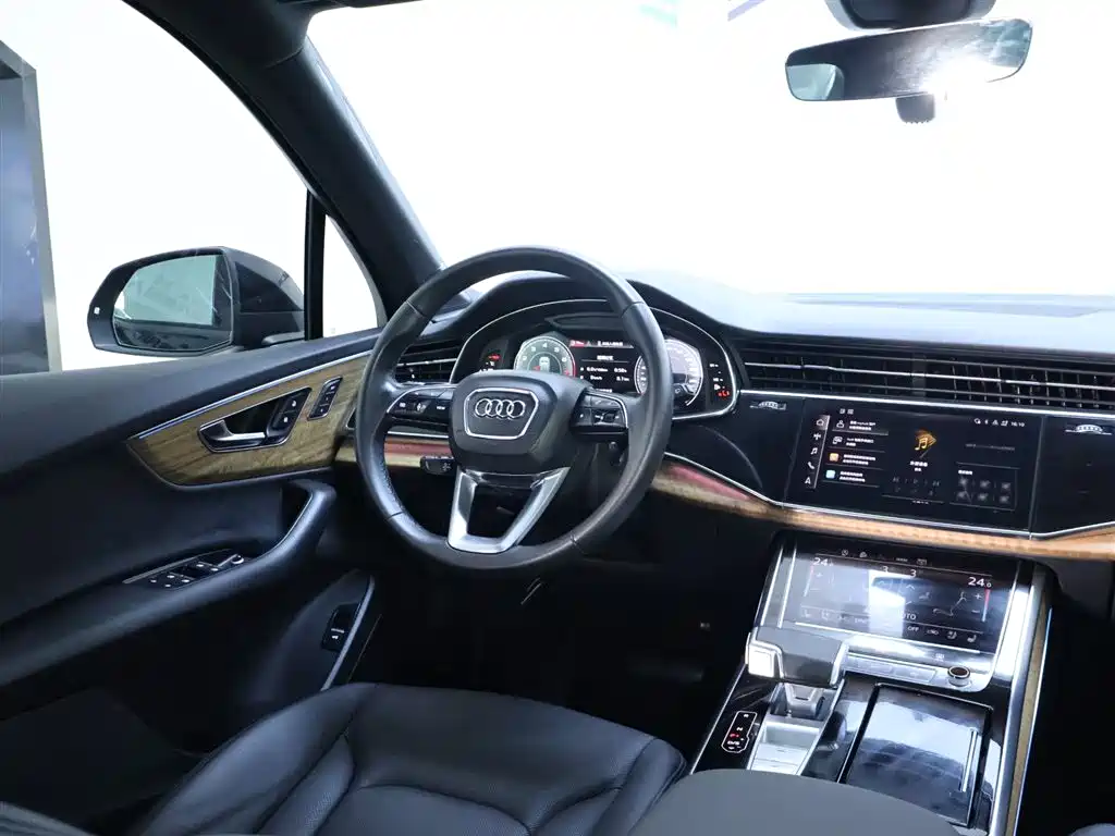 Audi Q7 2022 55 TFSI quattro S line ice and snow sports version купить на сайте DeffCars