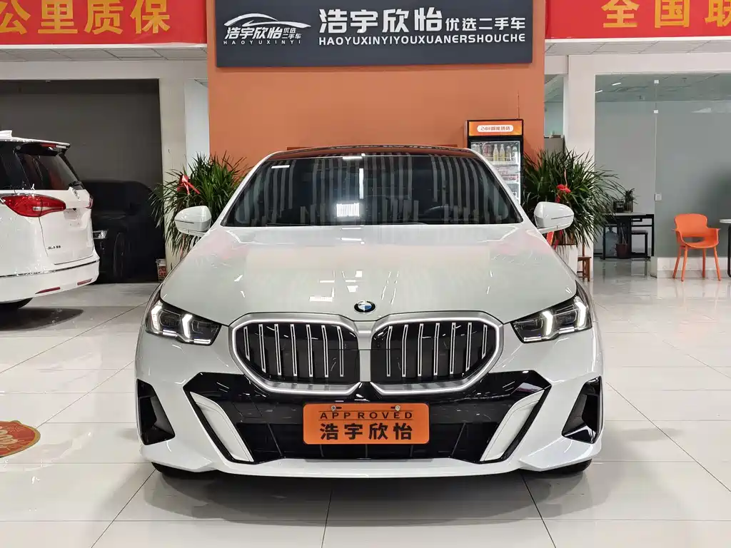 BMW 5 Series 2025 530Li Exclusive M Sports Package купить на сайте DeffCars