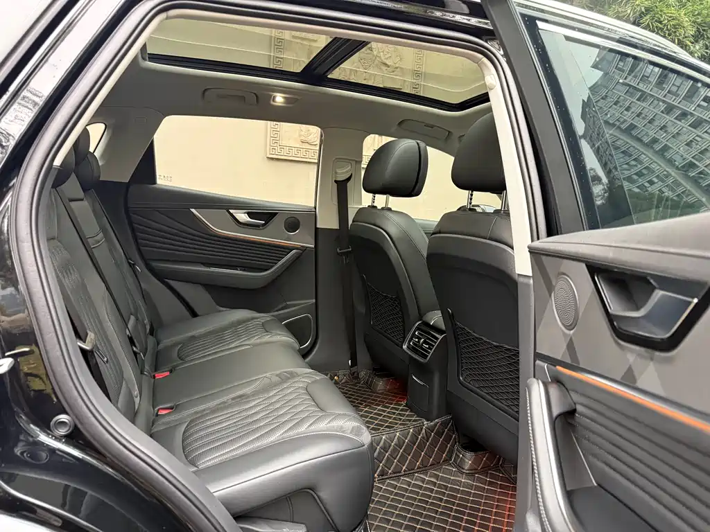 Hongqi HS5 2025 2.0T two-wheel drive Qixiang Pro version купить на сайте DeffCars