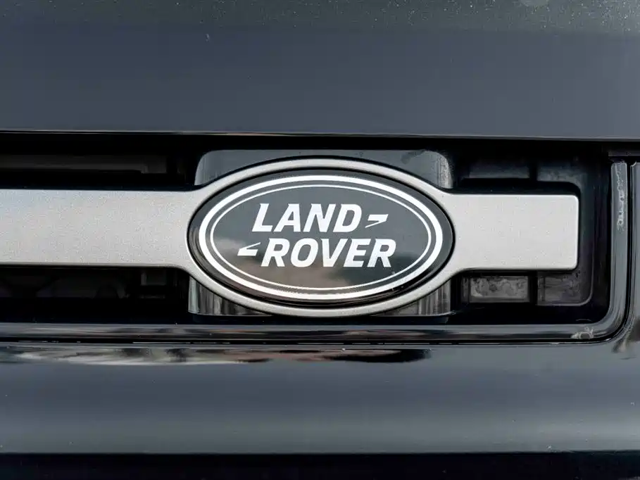 Land Rover Defender 2025 110 3.0T P400 X-Dynamic SE купить на сайте DeffCars