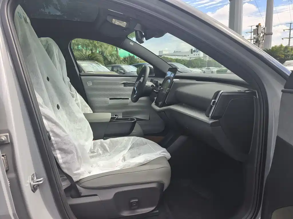 Volvo EX30 2025 rear drive long range version Plus купить на сайте DeffCars