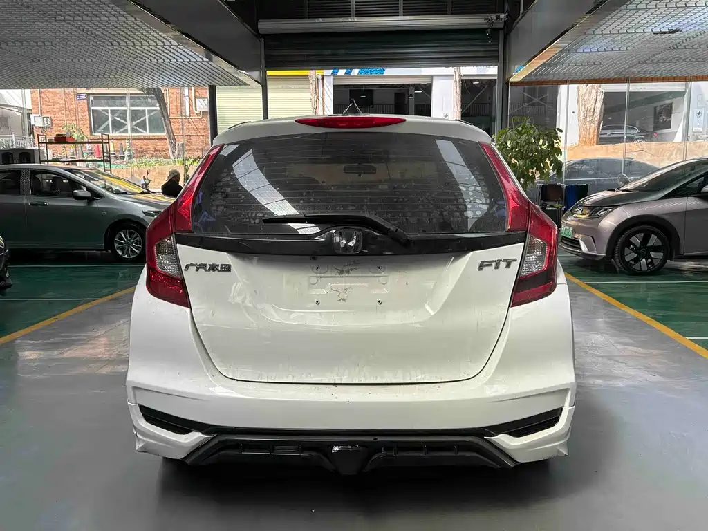 Fit 2018 1.5L manual comfort version купить на сайте DeffCars
