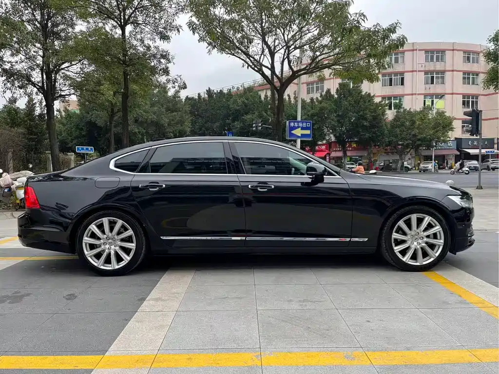 Volvo S90 2018 T5 Zhiya Edition купить на сайте DeffCars