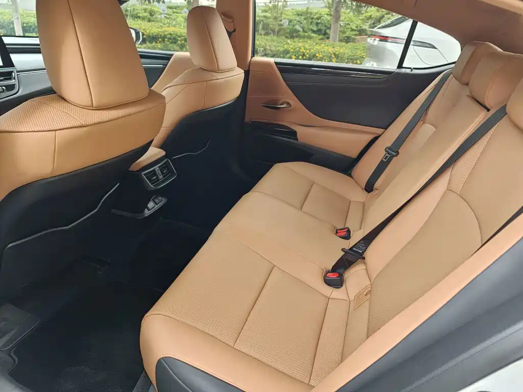 Lexus ES 2022 200 Excellence Edition купить на сайте DeffCars