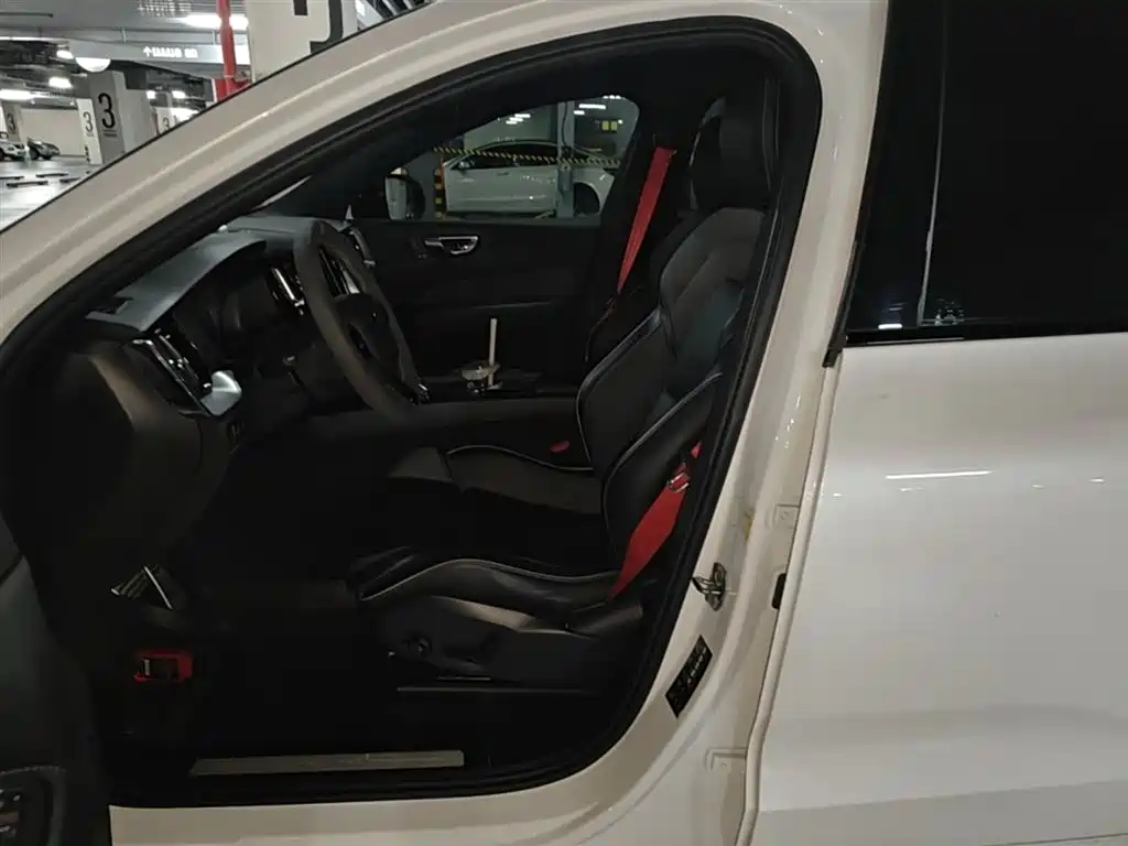 Volvo XC60 plug-in hybrid 2021 T8 E-drive hybrid Zhiyuan sports version купить на сайте DeffCars