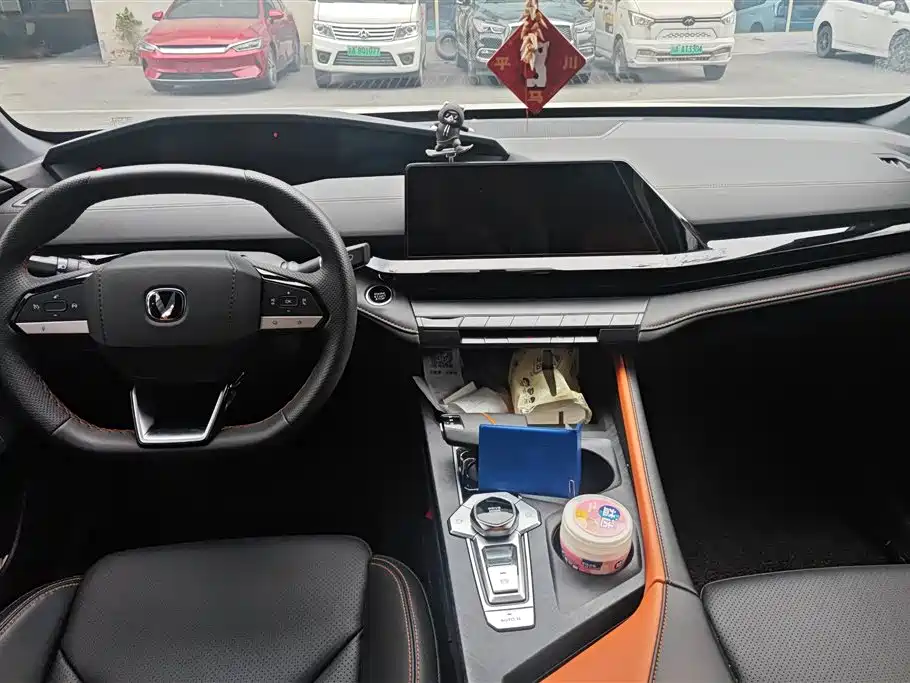Changan UNI-V Smart iDD 2023 Smart iDD 1.5T 113km smart fun model купить на сайте DeffCars