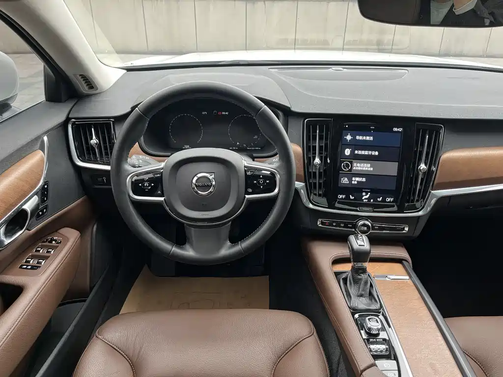 Volvo S90 2020 T5 Zhiyi Luxury Edition купить на сайте DeffCars
