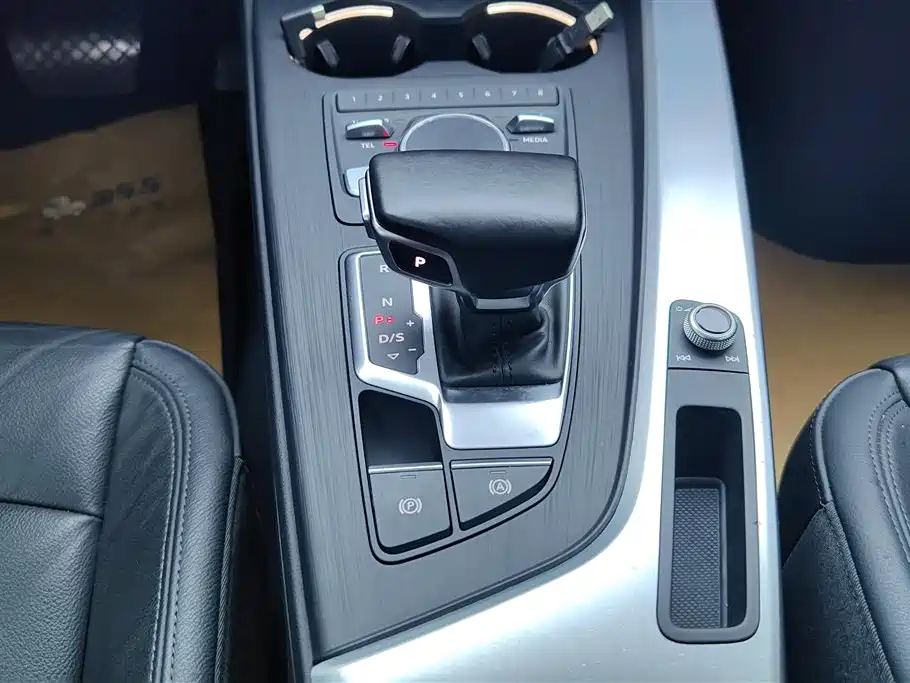 Audi A4L 2019 40 TFSI Fashion Type National VI купить на сайте DeffCars