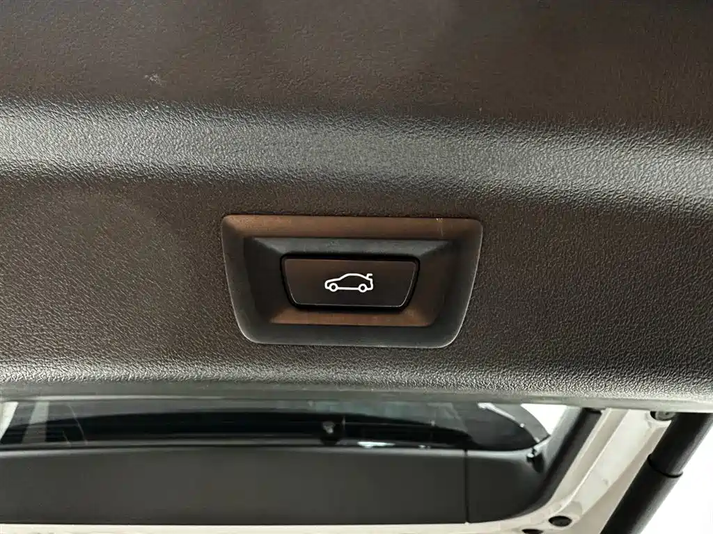 BMW X1 2023 sDrive20Li X Design Package купить на сайте DeffCars