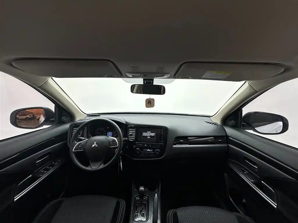 Outlander 2021 2.0L 2WD Smooth Edition 5 seats купить на сайте DeffCars
