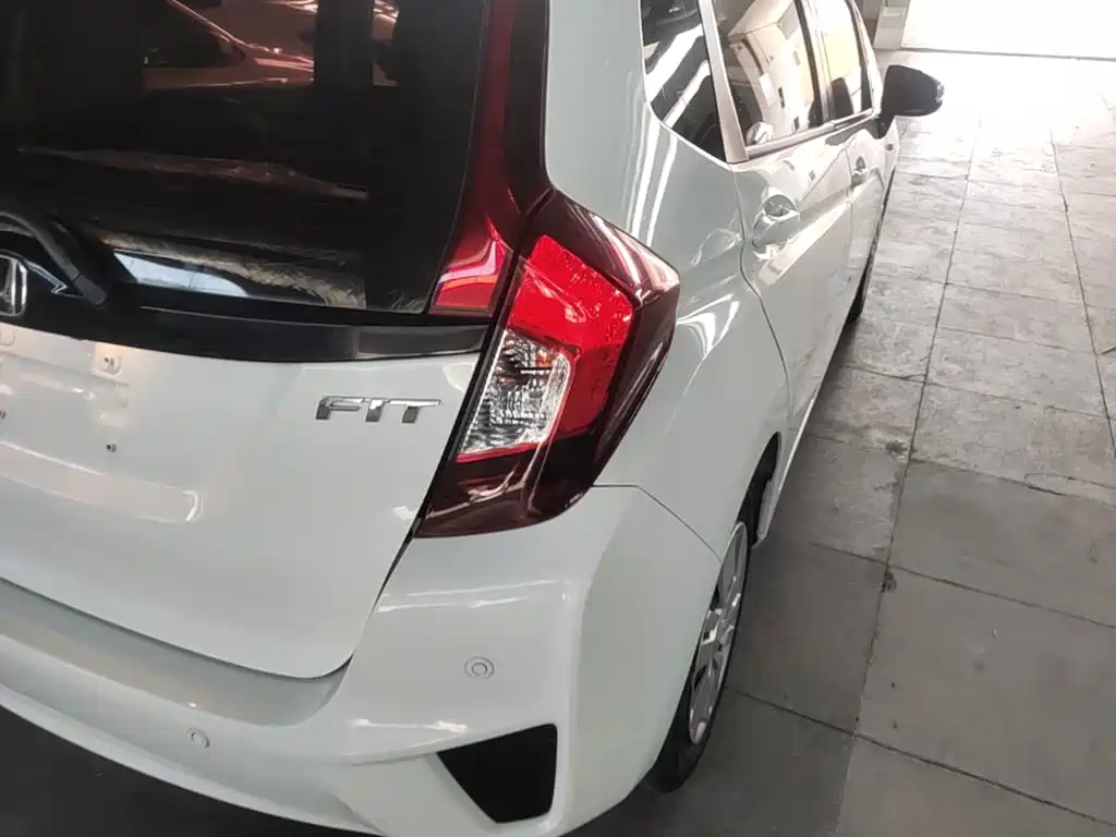 Fit 2016 1.5L LXS CVT comfort sunroof version купить на сайте DeffCars