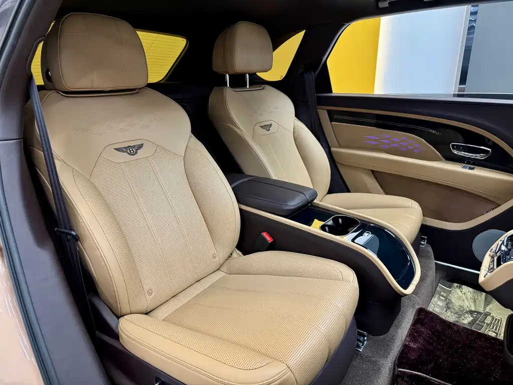 Bentayga 2023 4.0T V8 long wheelbase version купить на сайте DeffCars