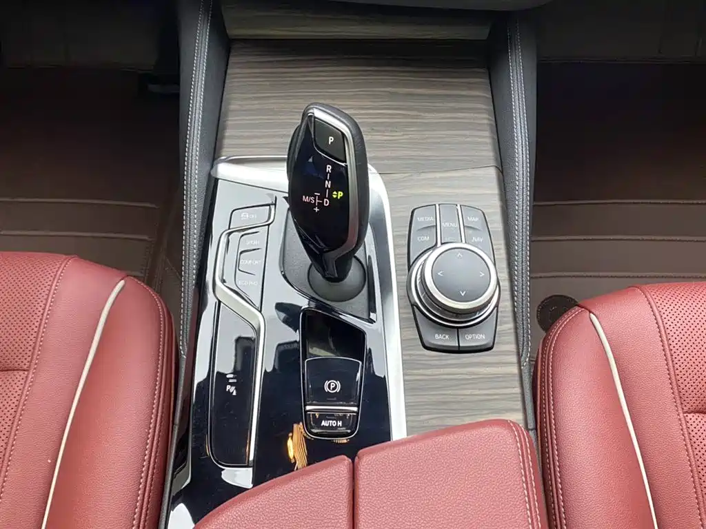 BMW 5 Series 2022 facelift 530Li leading M sports package купить на сайте DeffCars