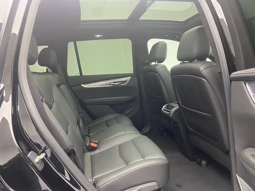 Cadillac XT6 2021 2.0T seven-seat two-wheel drive stylish model купить на сайте DeffCars