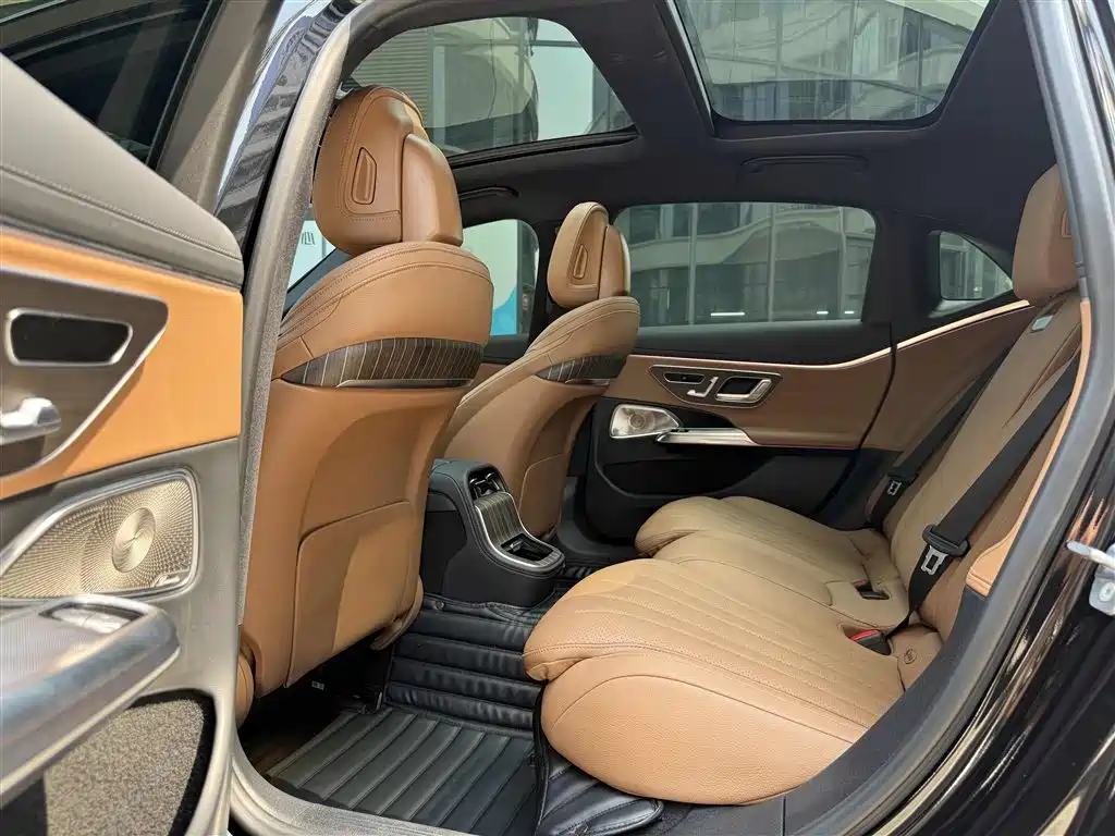 Mercedes-Benz E-Class 2024 E 300 L Luxury Model купить на сайте DeffCars